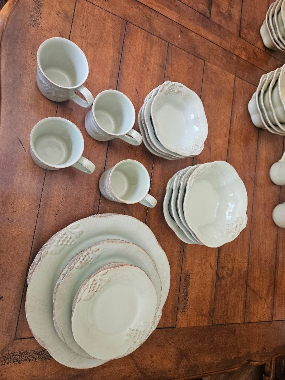 4 Place Settings of Casa Stone by Casafina: Madeira Harvest in Sage Green